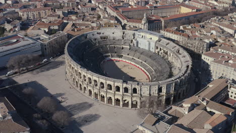 Schöne-Luftaufnahme-Der-Arena-Von-Nîmes,-Große-Ovale-Open-Air-Veranstaltungsorte,-Römisch